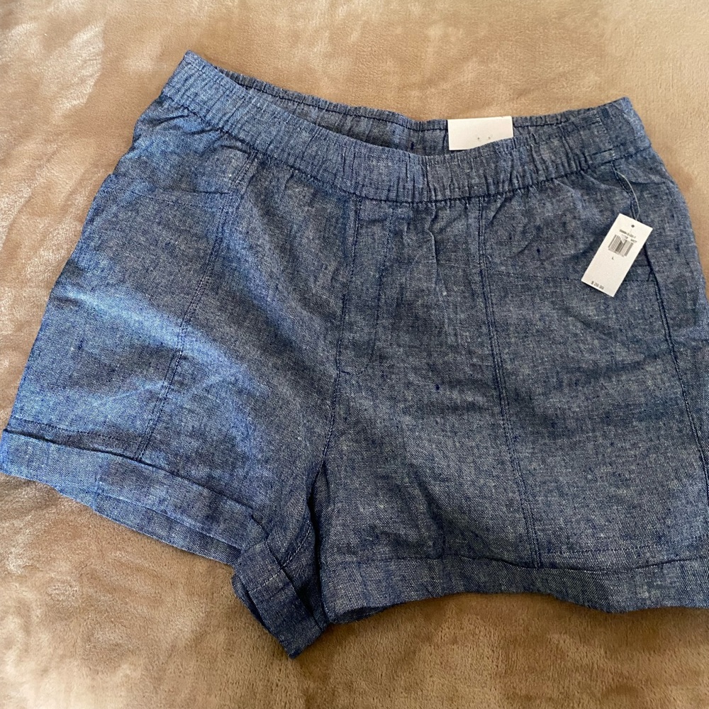 Old navy shorts size L.